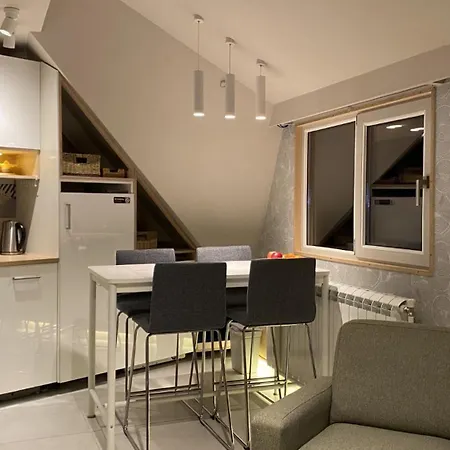 Konaci Koznik Porodicni